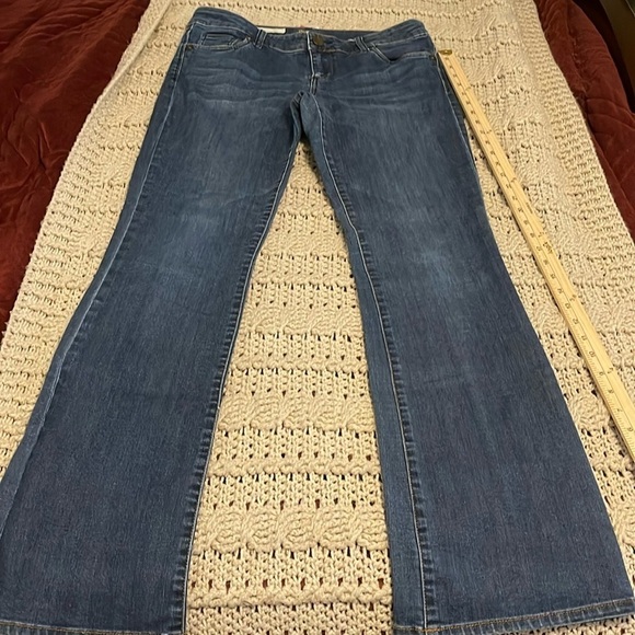 Kut from the Kloth Denim - Kut from the Kloth Farrah Baby Bootcut Jeans Medium Wash women’s Sz 8 blue.